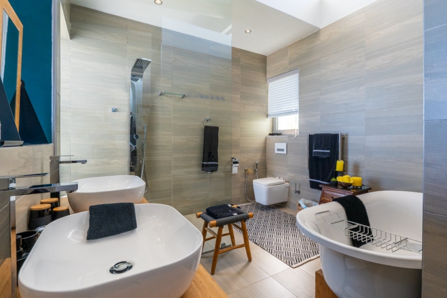 5 Bedroom Property for Sale in Wilderness Heights Western Cape